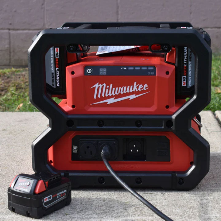 Milwaukee Power Supply Kit W/4x Batteries